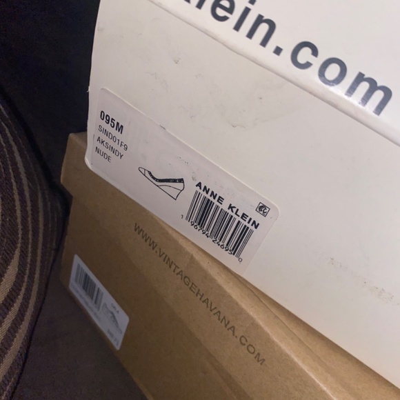 NWT - Picture 3 of 3